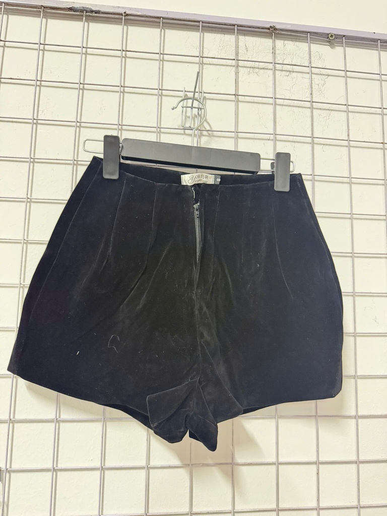 quần sooc nhung đen 