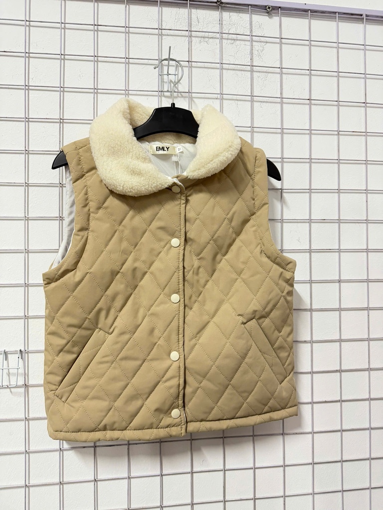 áo gile nâu cổ trắng