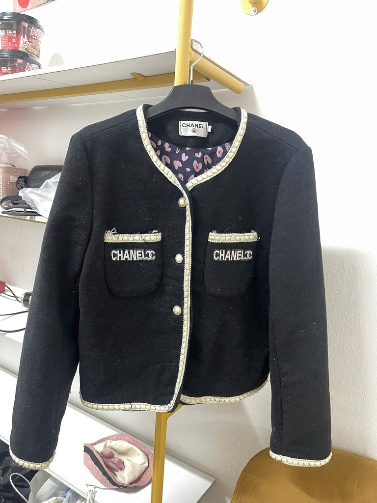 áo khoác đen chanel