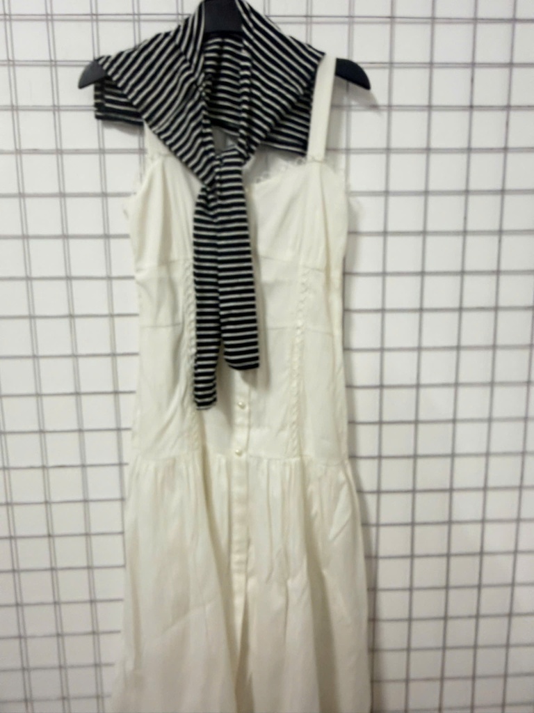 váy 2 dây trắng (kèm khăn)