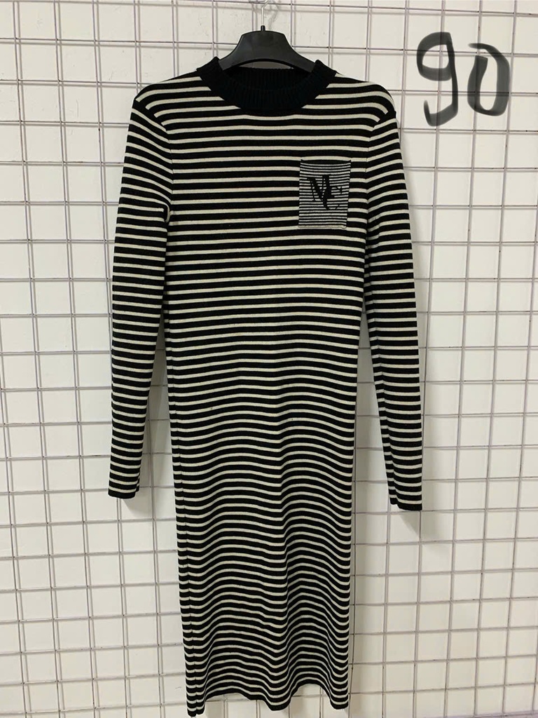 VÁY KẺ ĐEN TRẮNG