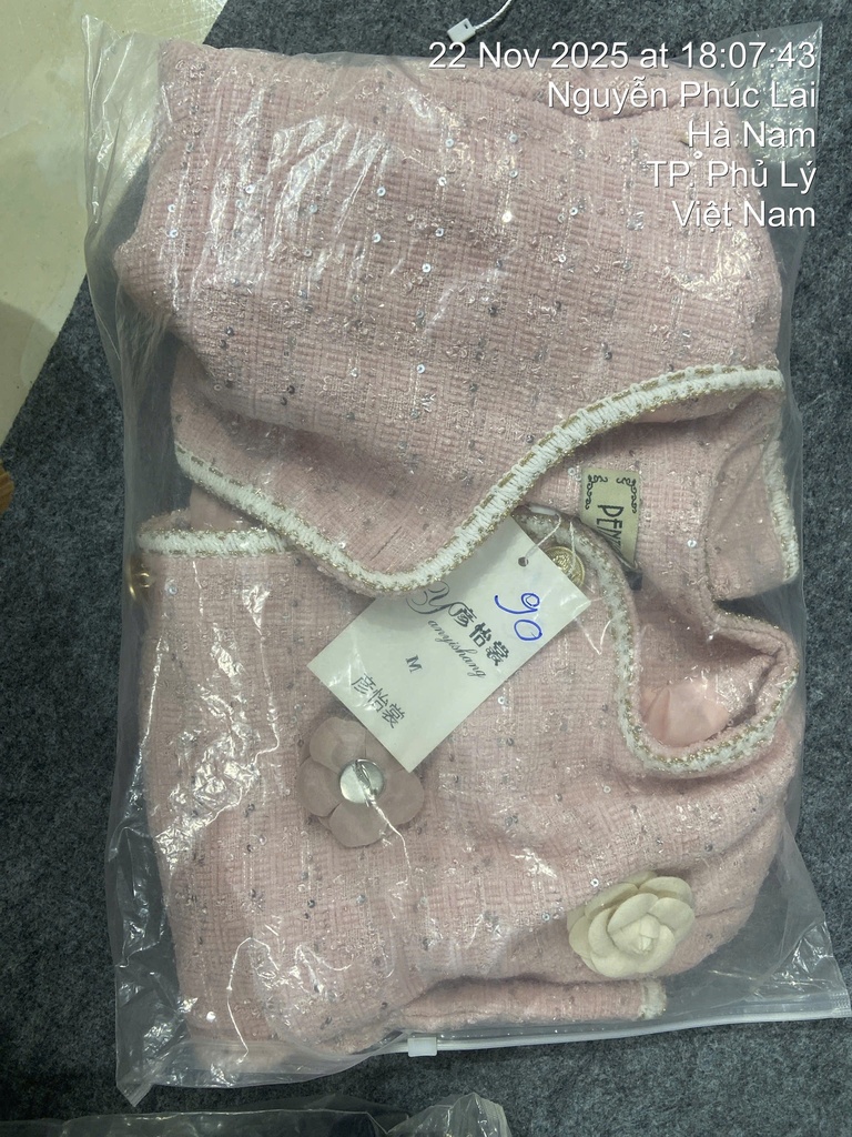 áo khác dạ hồng đính hoa 