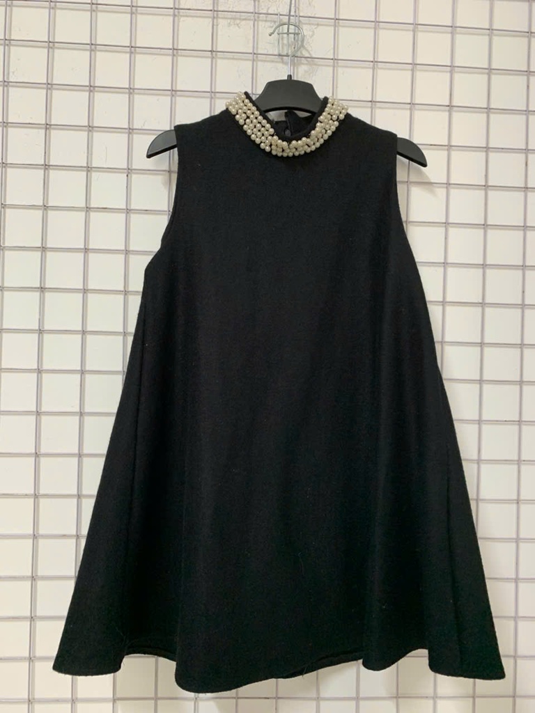 VÁY DẠ ĐEN CỔ NGỌC TRANG