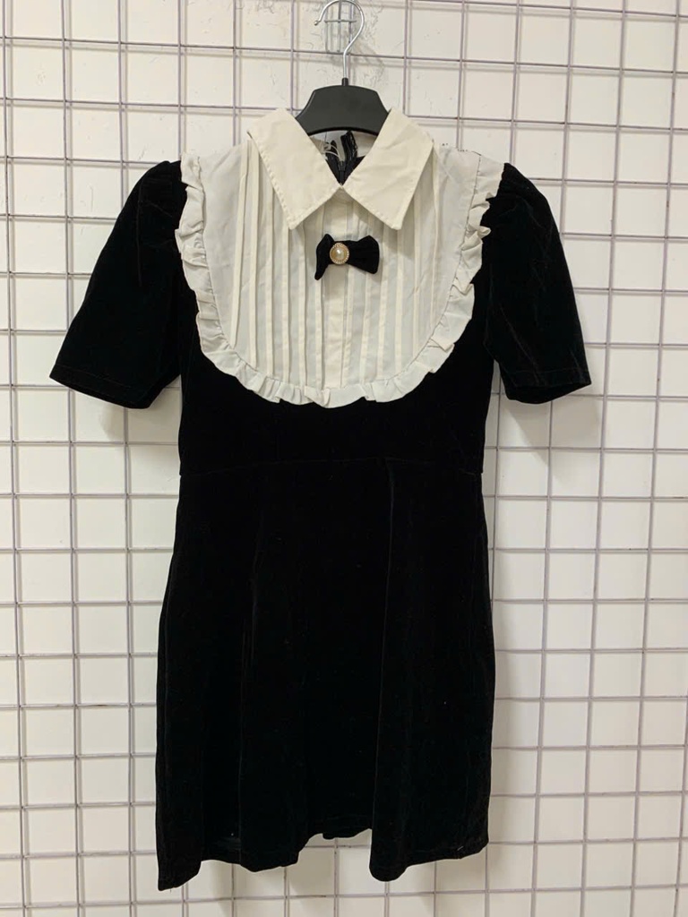 VÁY NHUNG ĐEN CỔ SƠMI MAI