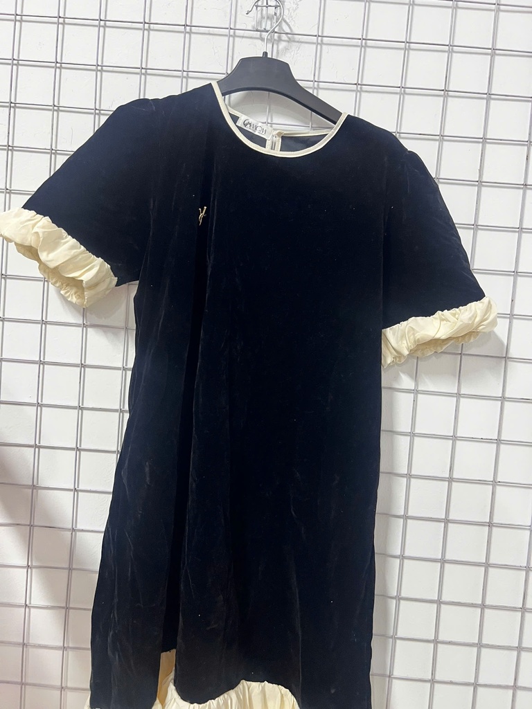 VÁY NHUNG TAY BÈO LINH