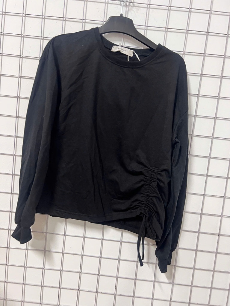 ÁO ĐEN BUỘC HÔNG LINH