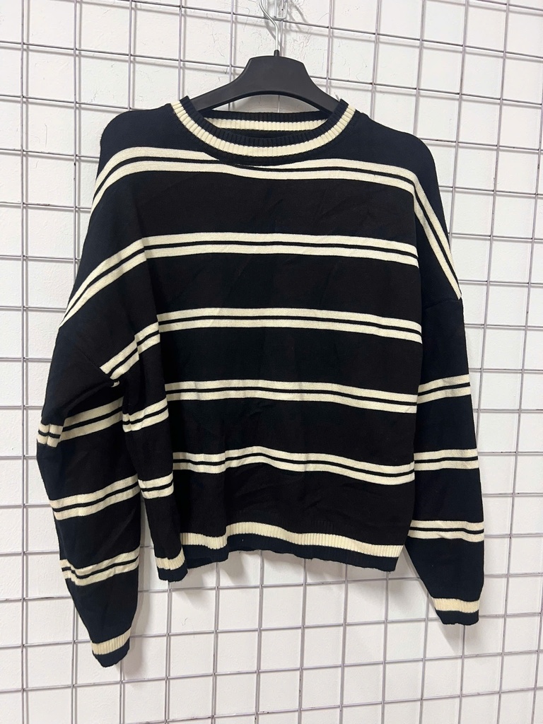 ÁO LEN KẺ DEN TRẮNG LINH