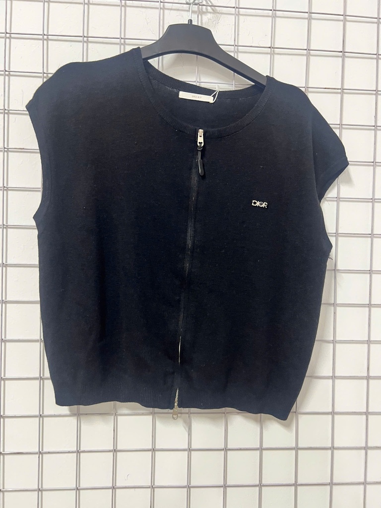 ÁO LEN ĐEN SAT NÁCH LINH