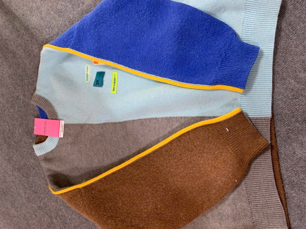 Áo Len Xám Xanh T.K.Linh