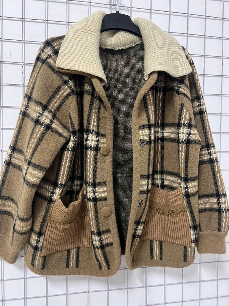 Áo Khoác Nâu kẻ TLinh