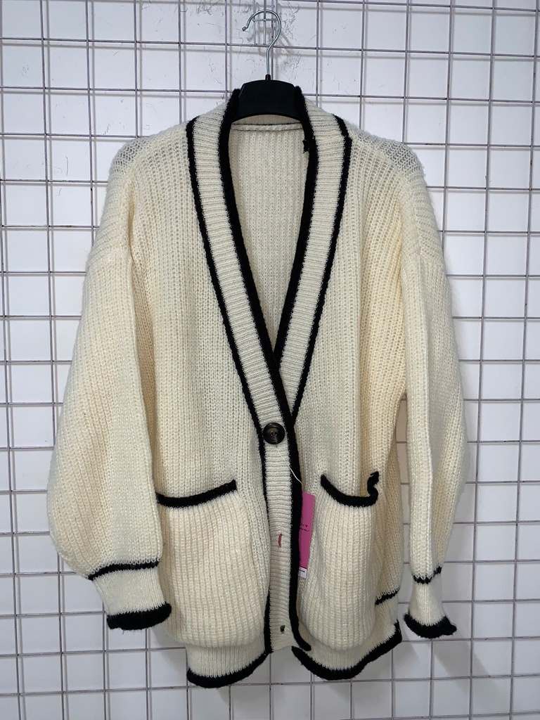 Áo Khoác Len Trắng 3 Cúc T.Linh