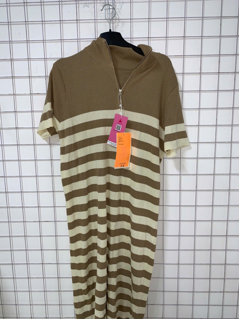 Váy Dài Kẻ Nâu Trắng T.Linh