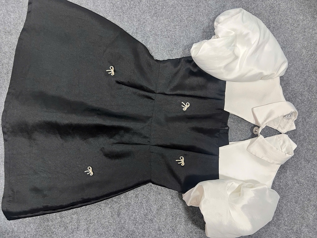 VÁY ĐEN TAY BỒNG TRẮNG ANH