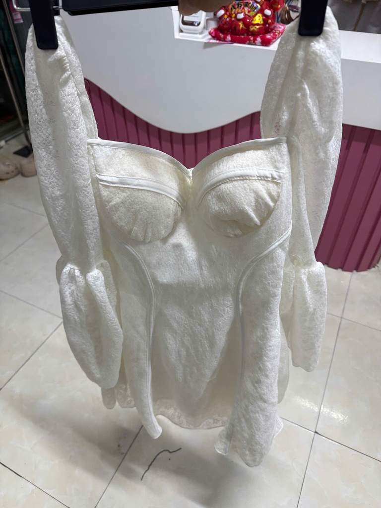 VÁY TRẮNG 2 DÂY ĐỆM NGỰC VY