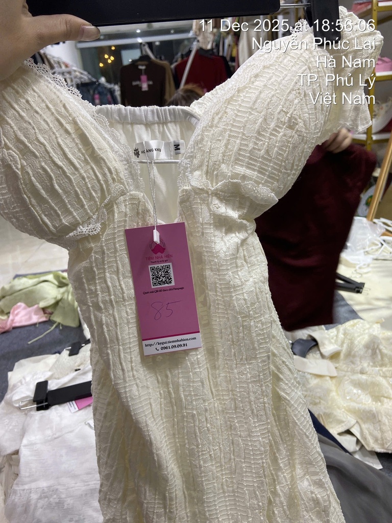 VÁY TRẮNG KEM CÓ MÚT NGỰC THUY