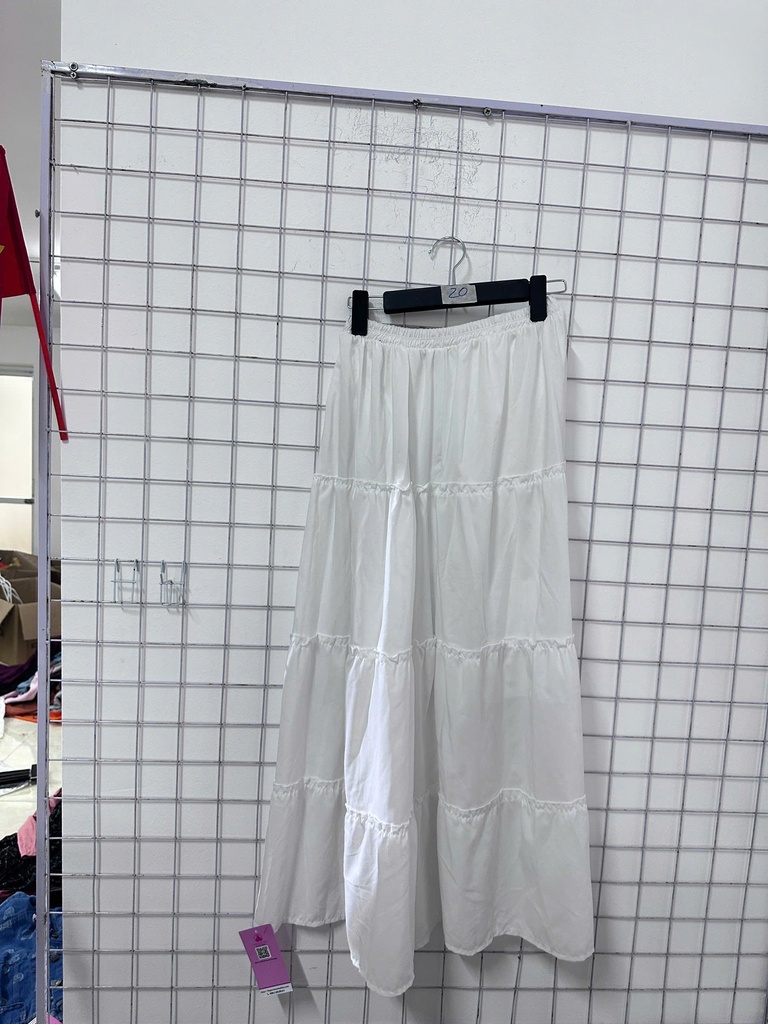 chân váy trắng tầng