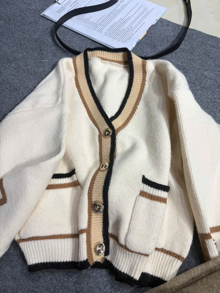 Áo khoác len cổ tim VTrinh