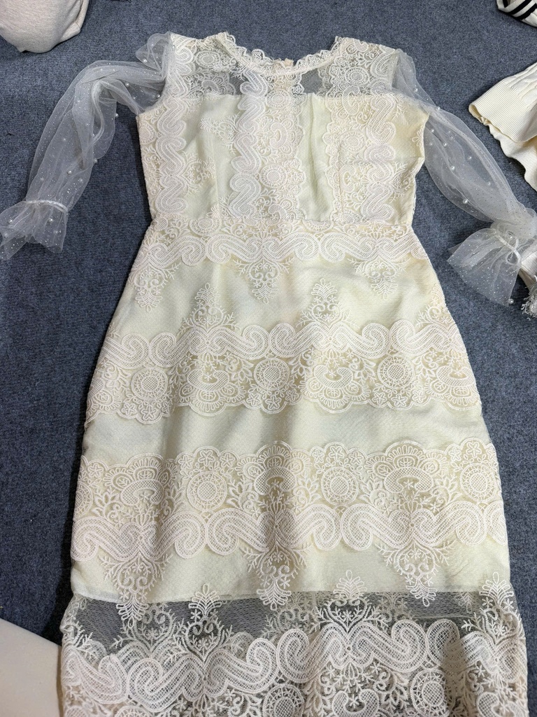 Váy kem tay ren VTrinh 