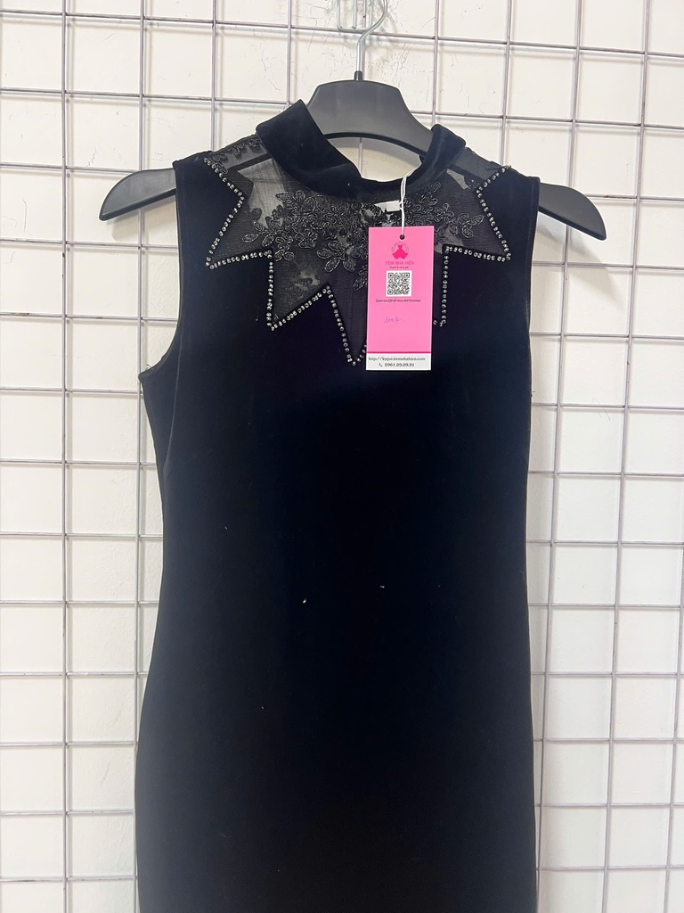 Váy đen sát nách cổ ren NPTHAO