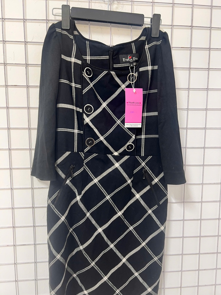 Váy liền đen kẻ ô Eva