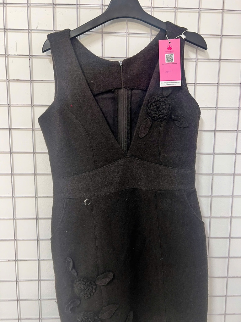 Váy đen nỉ gắn hoa NPTHAO