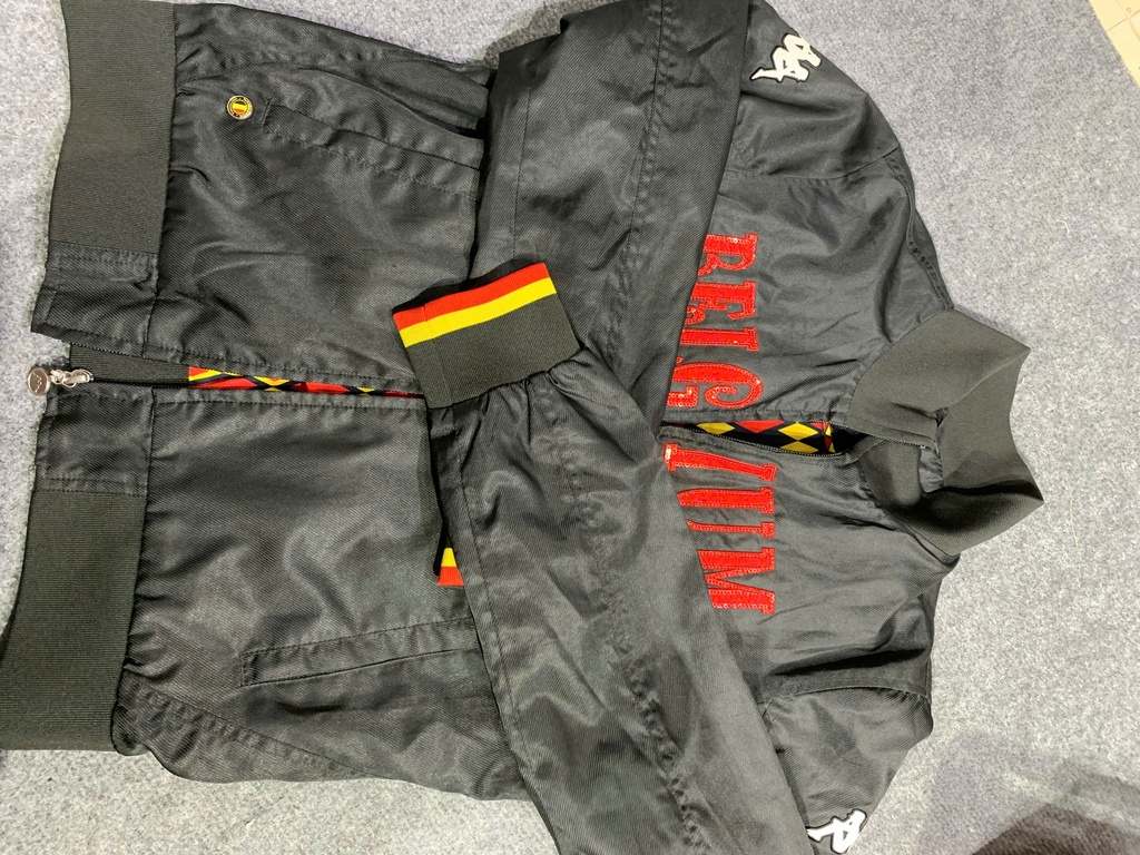 ÁO KHOÁC BOMER ĐEN CHỮ HHIEN