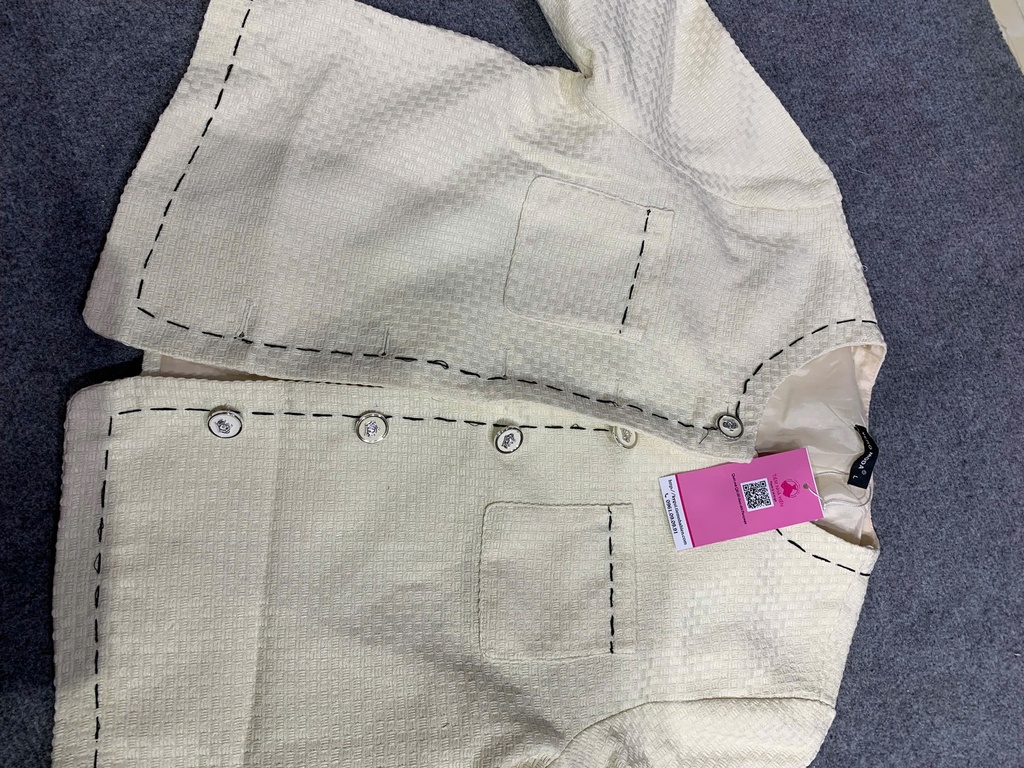 ÁO KHOÁC TRẮNG CÚC HHIEN