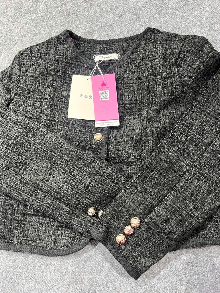 ÁO DẠ ĐEN KHUY VÀNG THUY