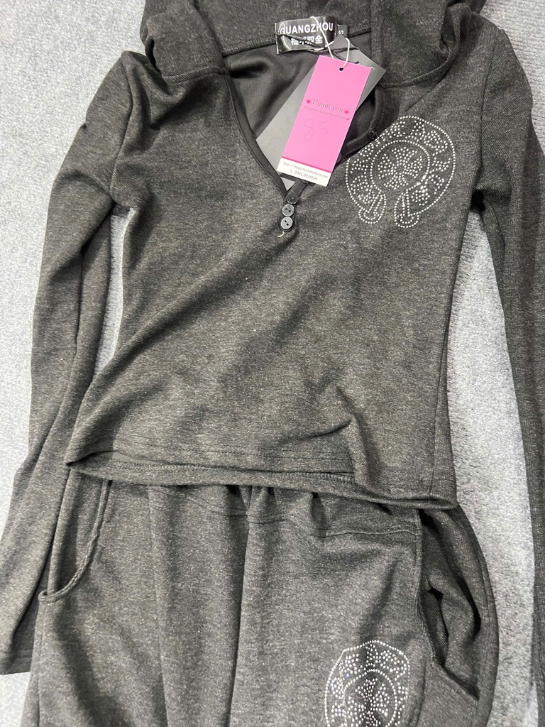 SET TT ĐEN ÁO CÓ MŨ THUY