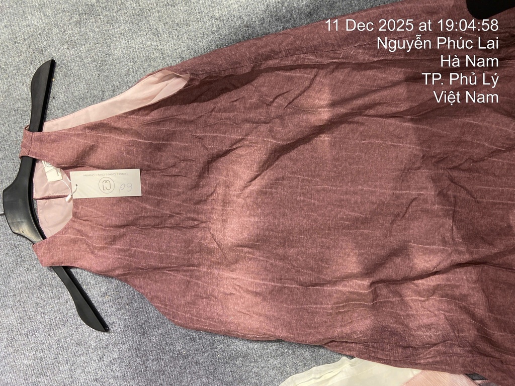 váy yếm hồng đất