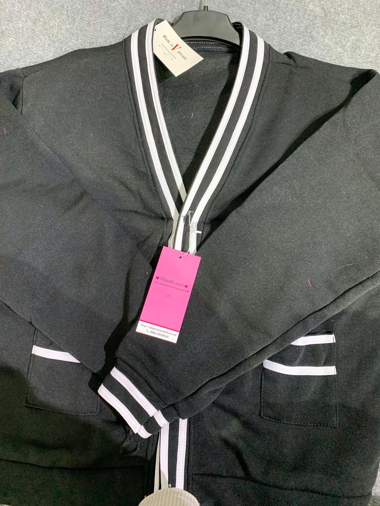 ÁO ĐEN KHOÁC NGOÀI XUAN