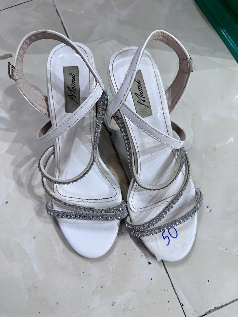 cao gót trắng