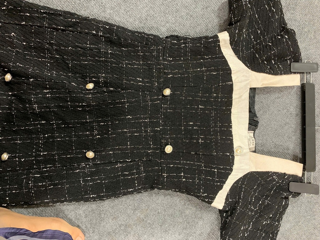 VÁY ĐEN CỔ VUÔNG TRẮNG CÚC NGỌC LTHTRANG