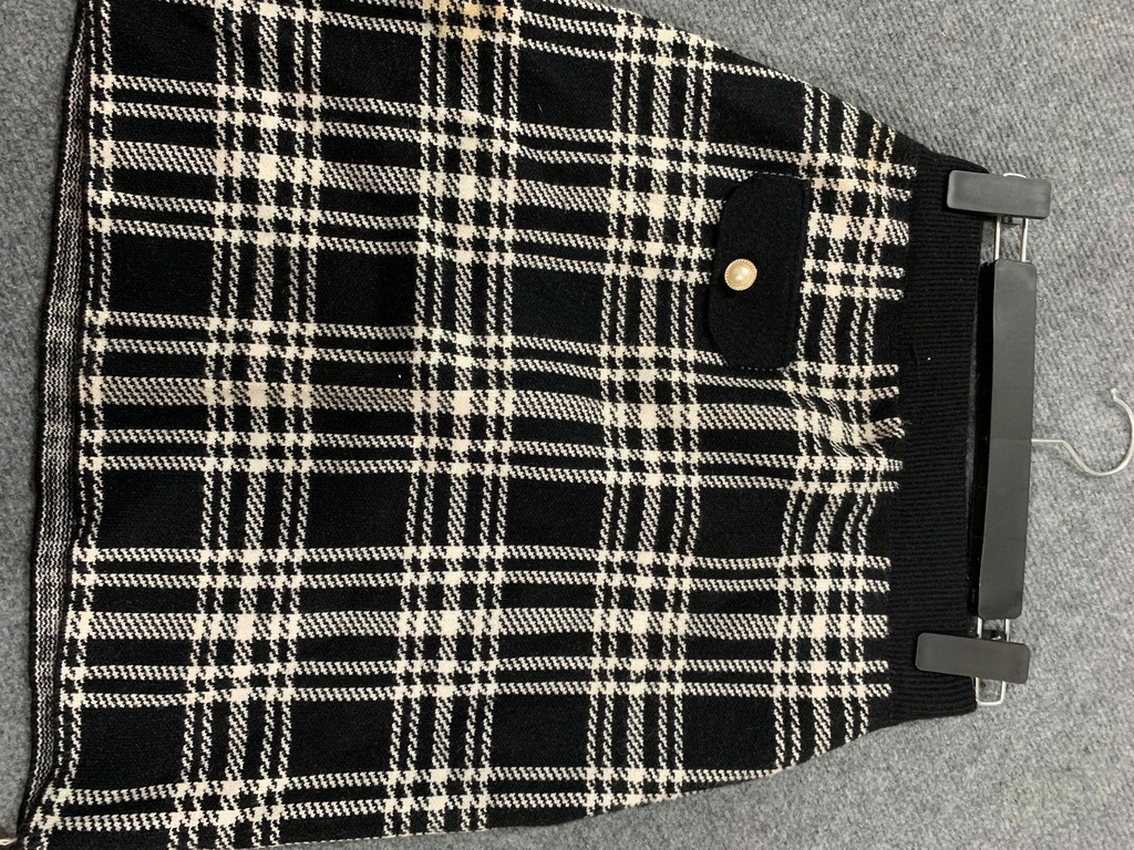 CV ĐEN KẺ VUÔNG TRẮNG LTHTRANG