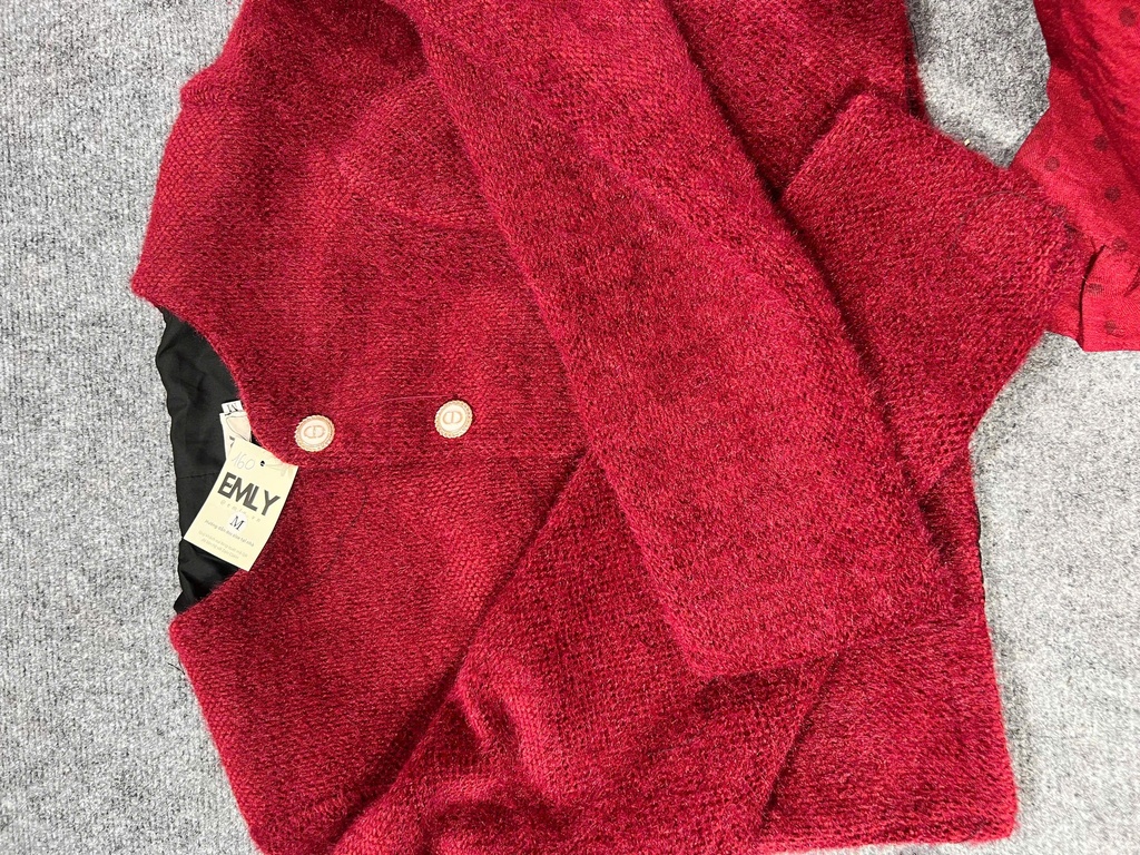 ÁO KHOÁC ĐỎ EMLY THUYII