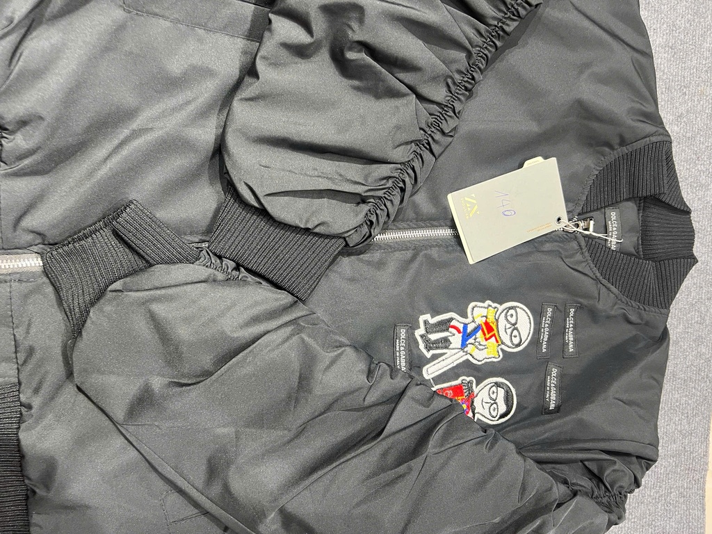 ÁO KHOÁC ĐEN D&G HÌNH NGỰC THUYII