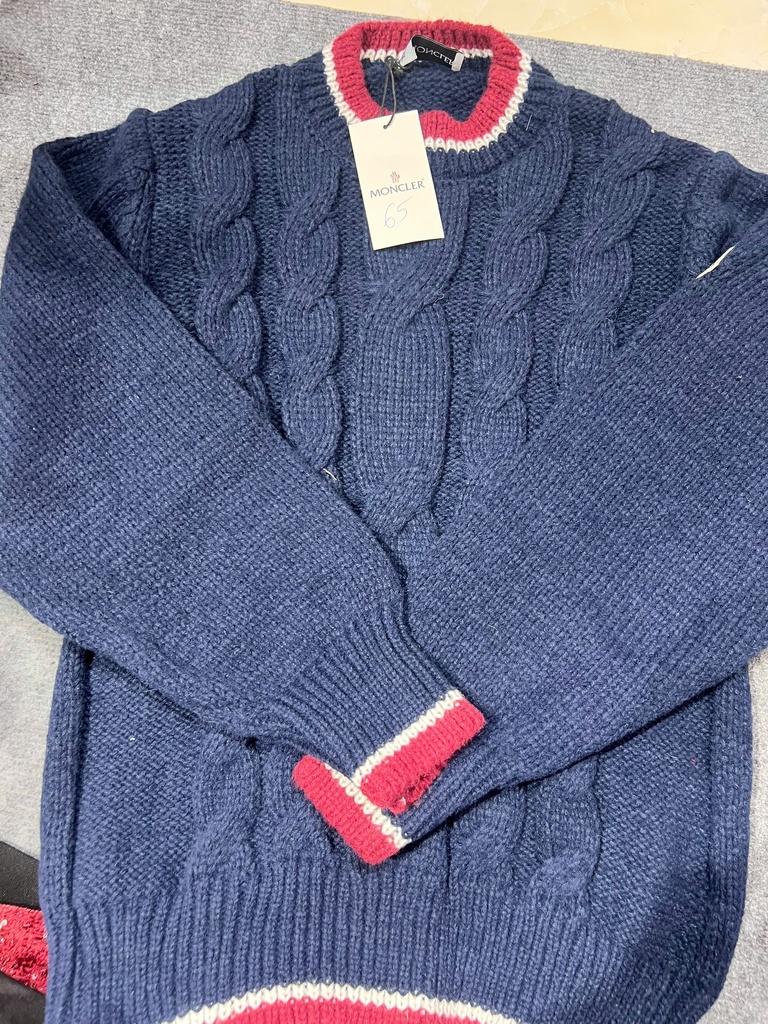 ÁO LEN XANH MONCLER THUYII