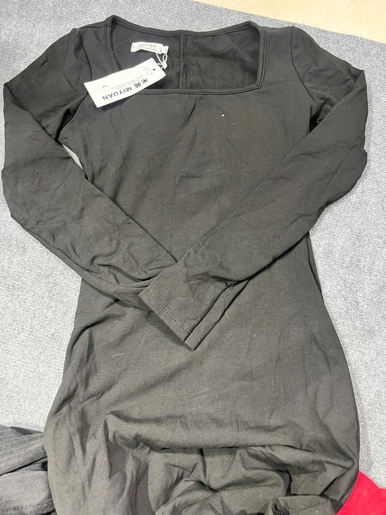 VÁY ĐEN CỔ VUÔNG MIYUAN L THUYII