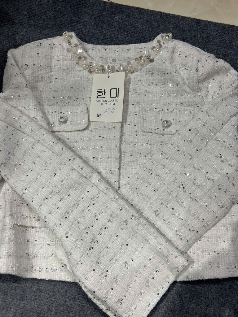 ÁO KHOÁC TRẮNG ĐÍNH ĐÁ CỔ KIM TUYẾN THUYII