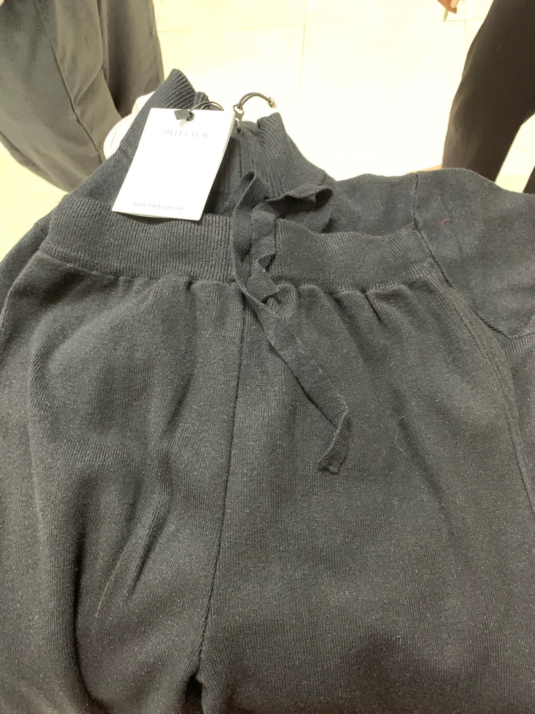 SET THỂ THAO ĐEN LEN THUYII