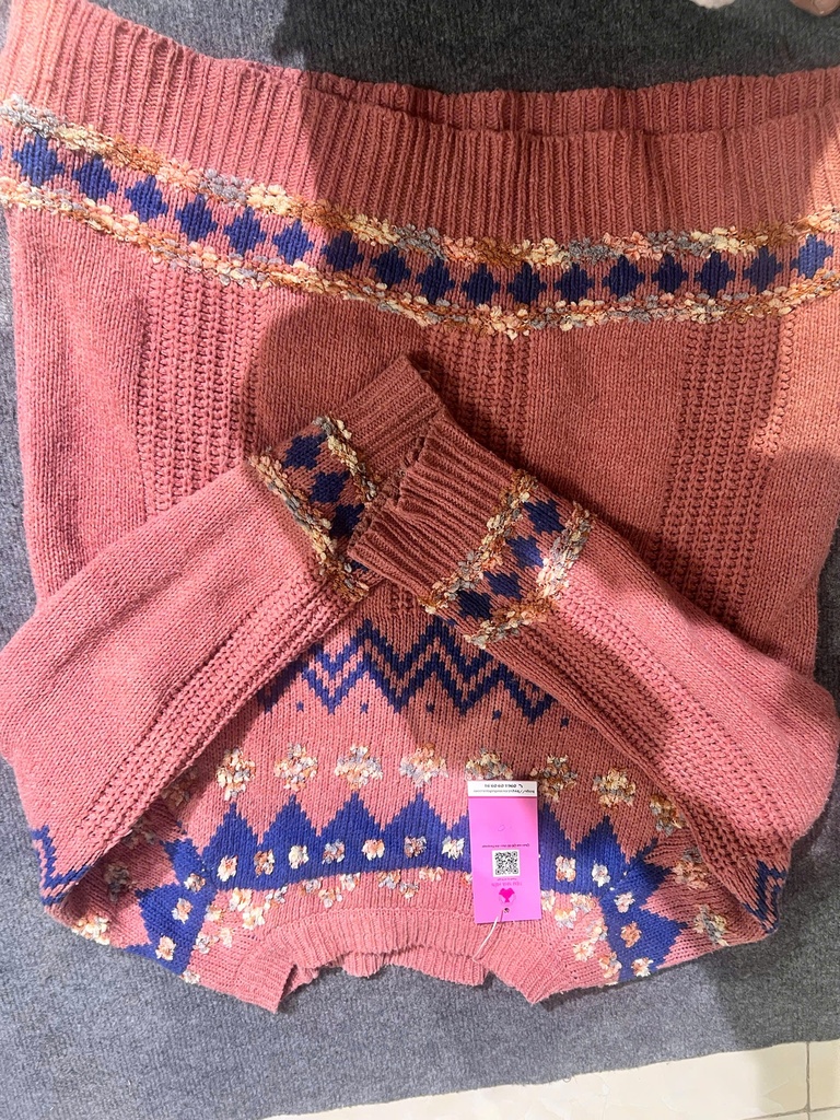 ÁO LEN HỒNG ĐẤT HOA NGANG HAIANH