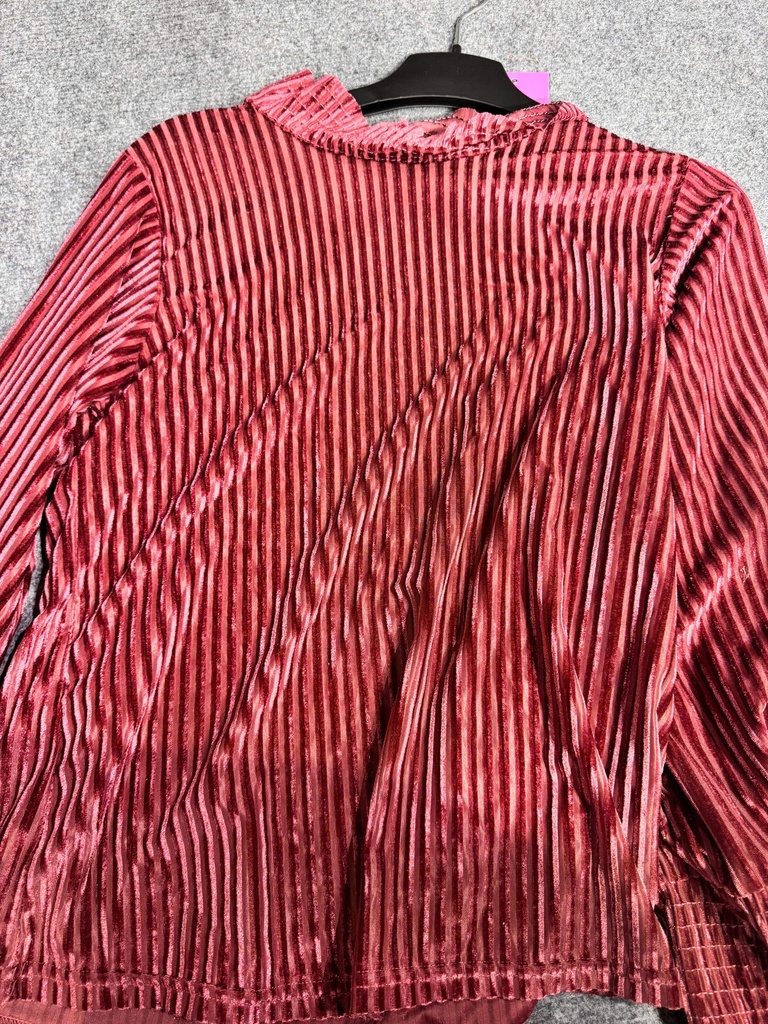 ÁO LEN MỎNG ĐỎ ĐÔ SỌC DỌC TTTHANH