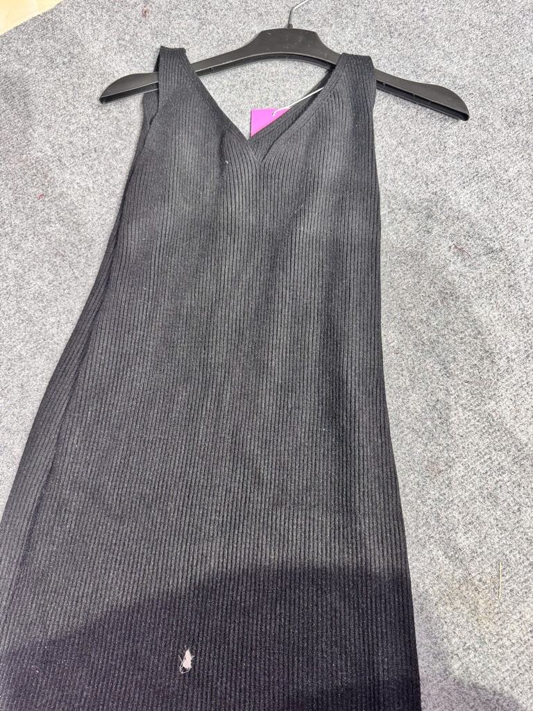 VÁY LEN ĐEN TRƠN KO TAY TTTHANH