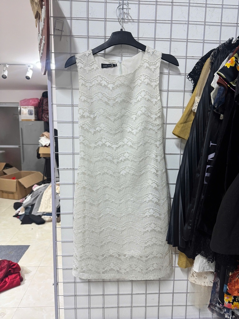 VÁY TRẮNG SÓNG LÁ ZARA OANH