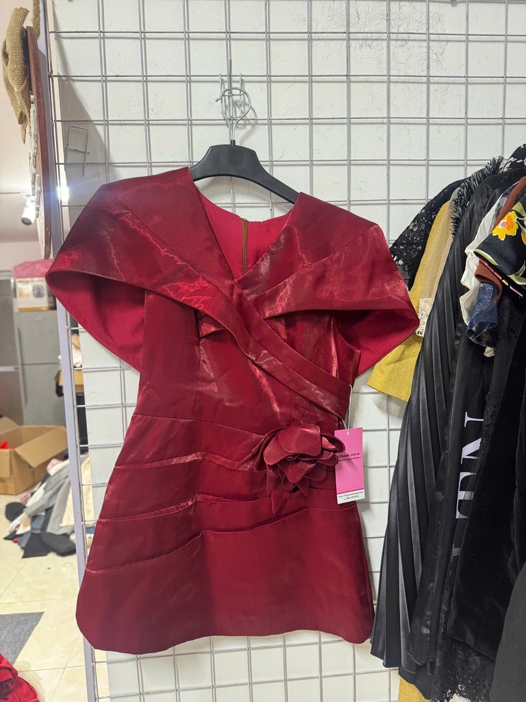 VÁY ĐỎ HOA EO OANH