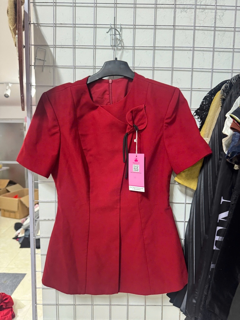 ÁO VÁY ĐỎ LÁ DÂY ĐEN NGỰC OANH 