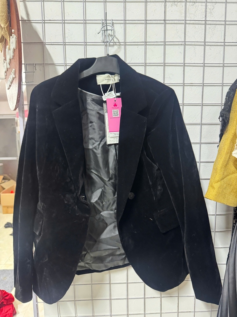 ÁO VEST NHUNG ĐEN OANH