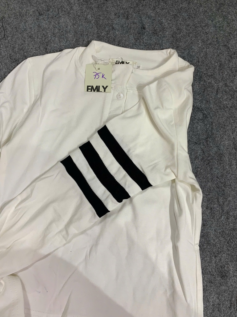 ÁO PHÔNG TRẮNG CÓ CỔ TAY KẺ NDUNG