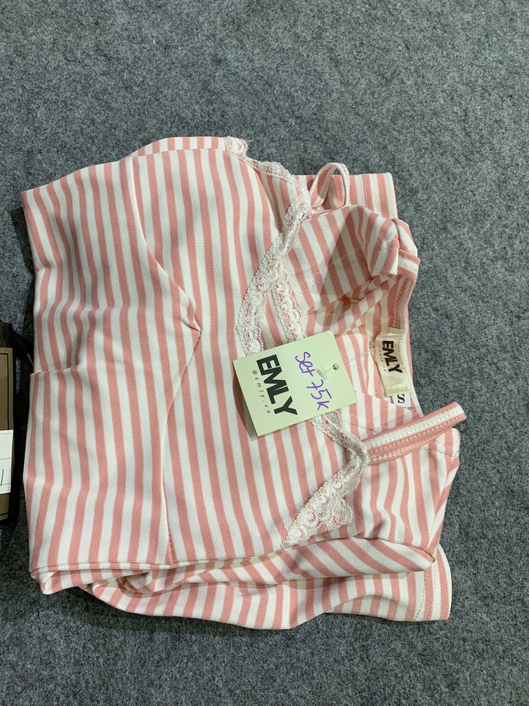 ÁO DÂY KẺ HỒNG KÈM ÁO KHOÁC NGOÀI NDUNG