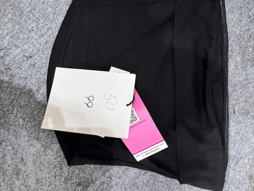 ÁO QUÂY ĐEN THUYIII